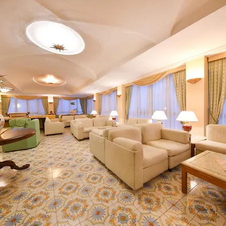 Grand Terme Di Augusto ラッコ・アメーノ