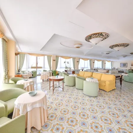 Grand Terme Di Augusto ホテル ラッコ・アメーノ