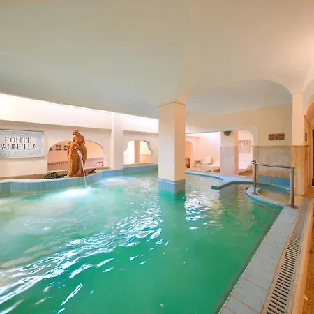 Grand Terme Di Augusto